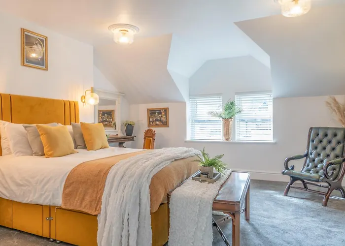 Gorgeous New 1 Bedroom Penthouse Flat