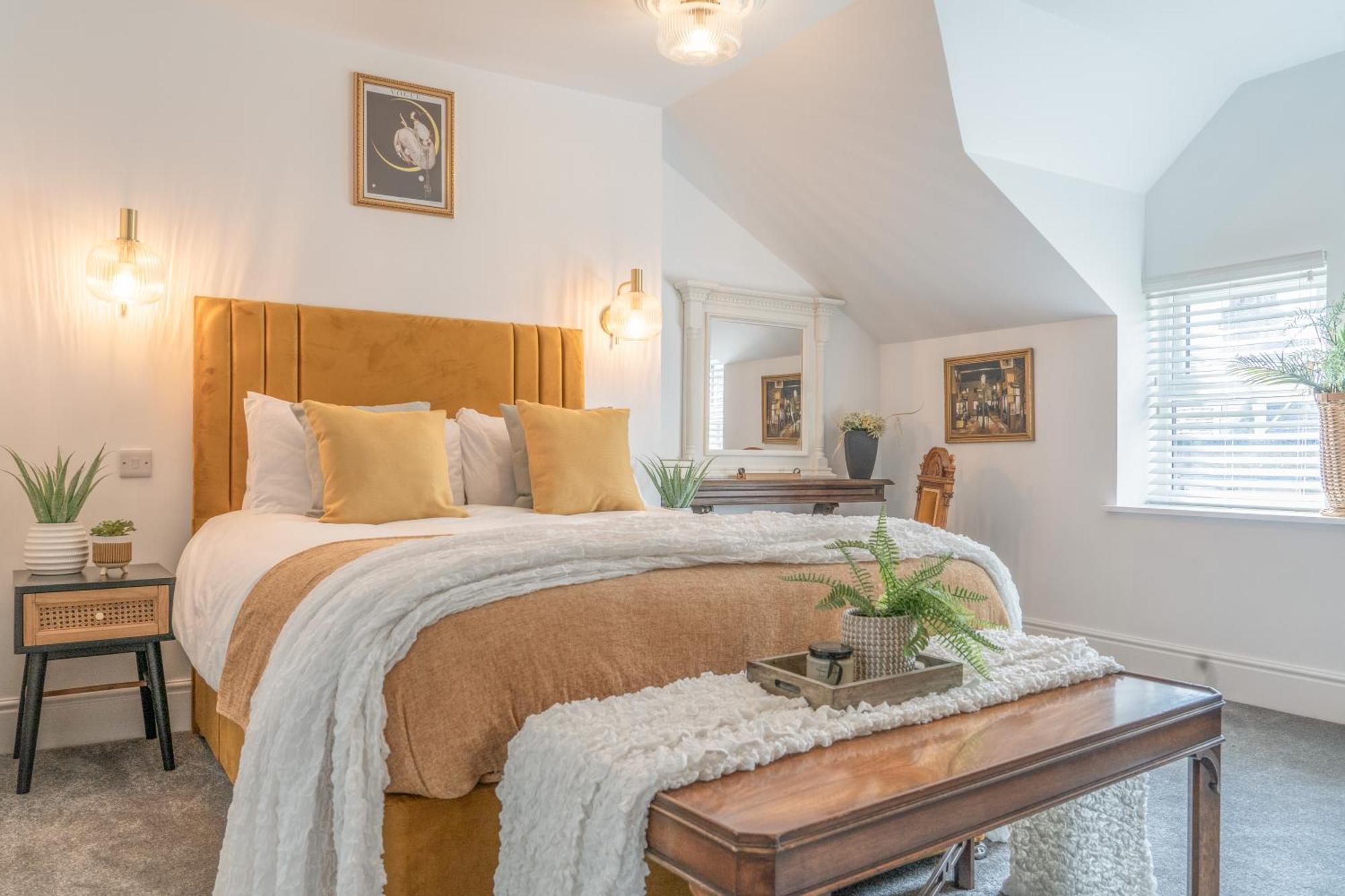 Gorgeous New 1 Bedroom Penthouse Flat Apartment *