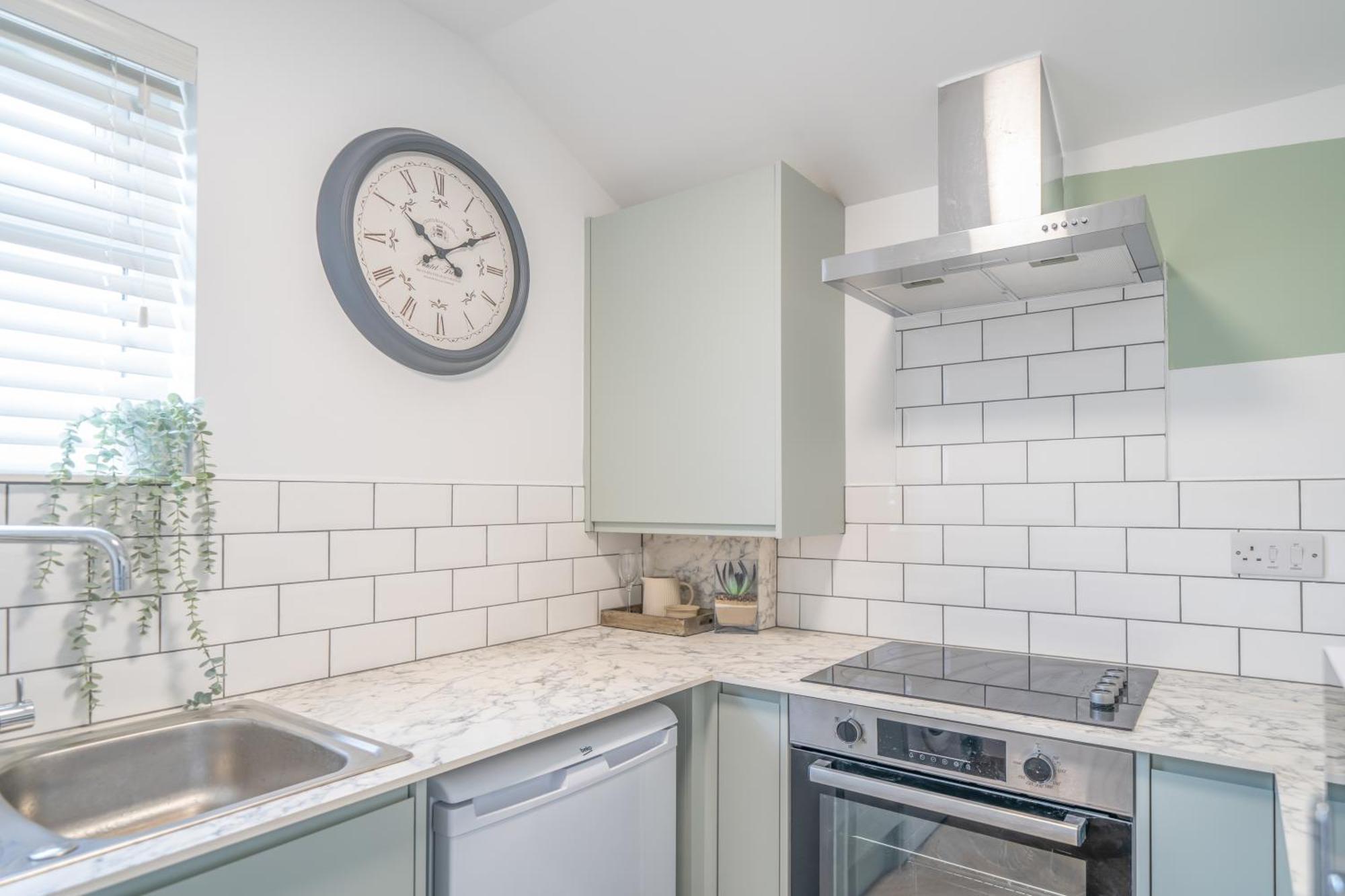 Gorgeous New 1 Bedroom Penthouse Flat *