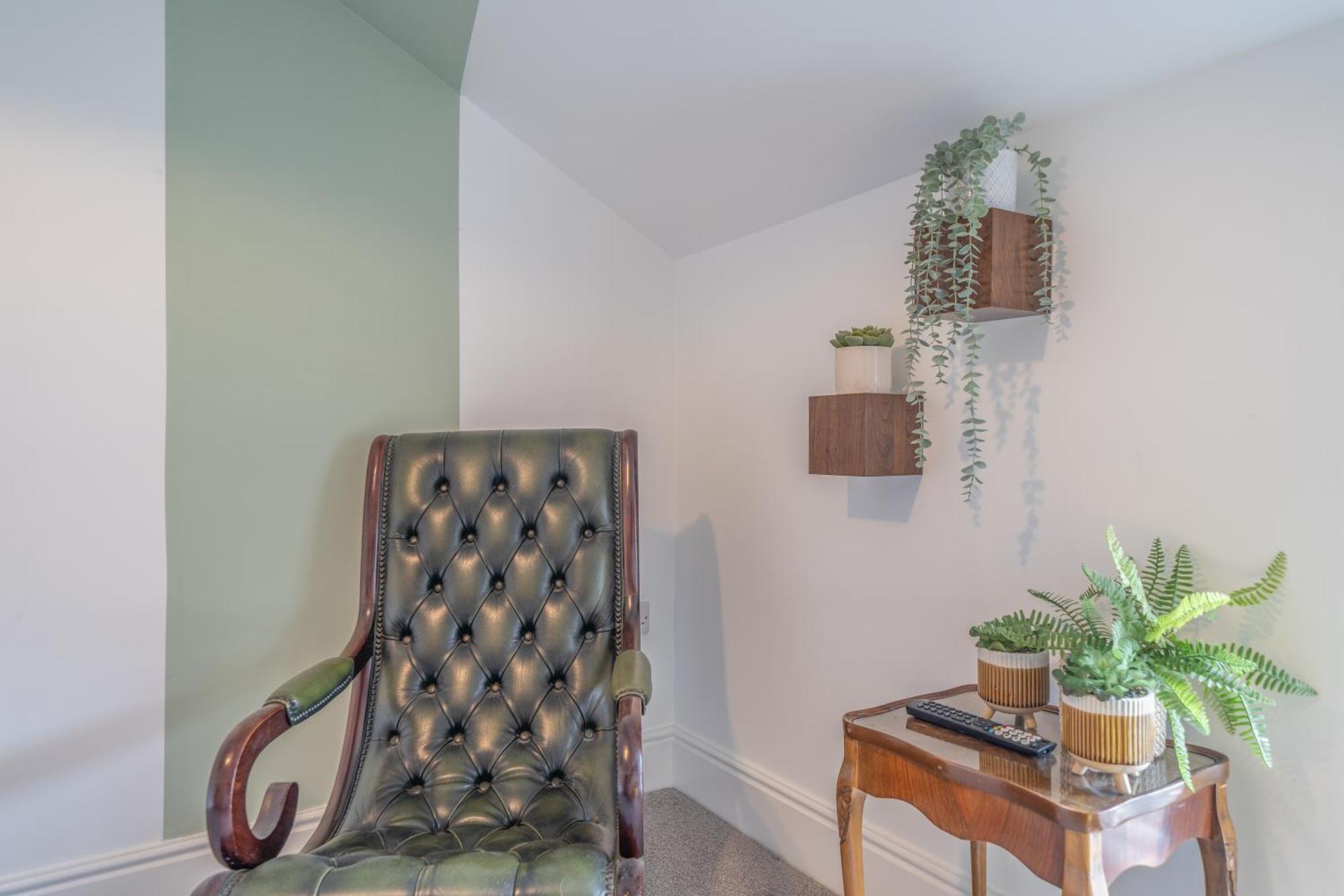 Gorgeous New 1 Bedroom Penthouse Flat Apartment