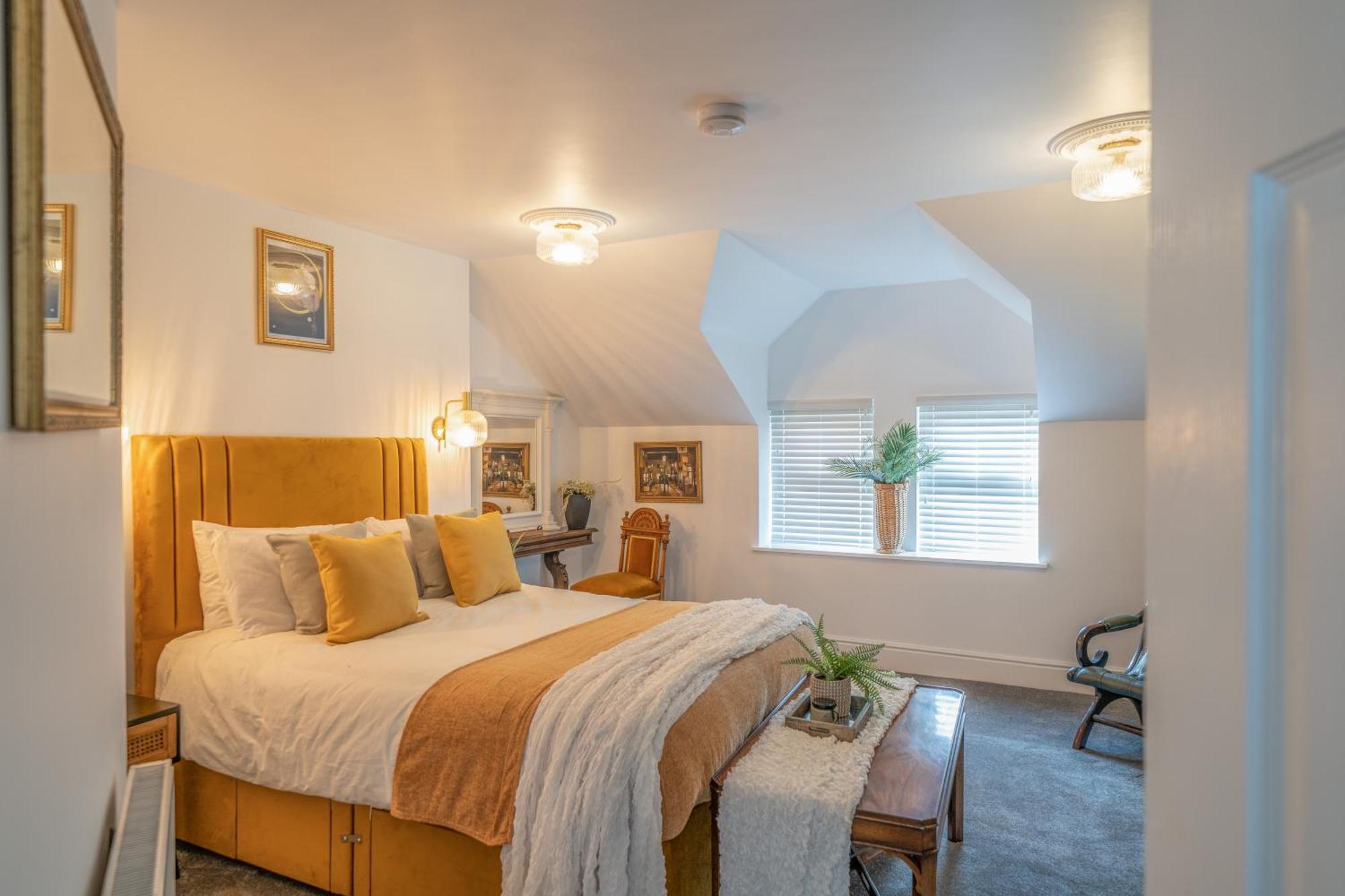 Gorgeous New 1 Bedroom Penthouse Flat Apartment