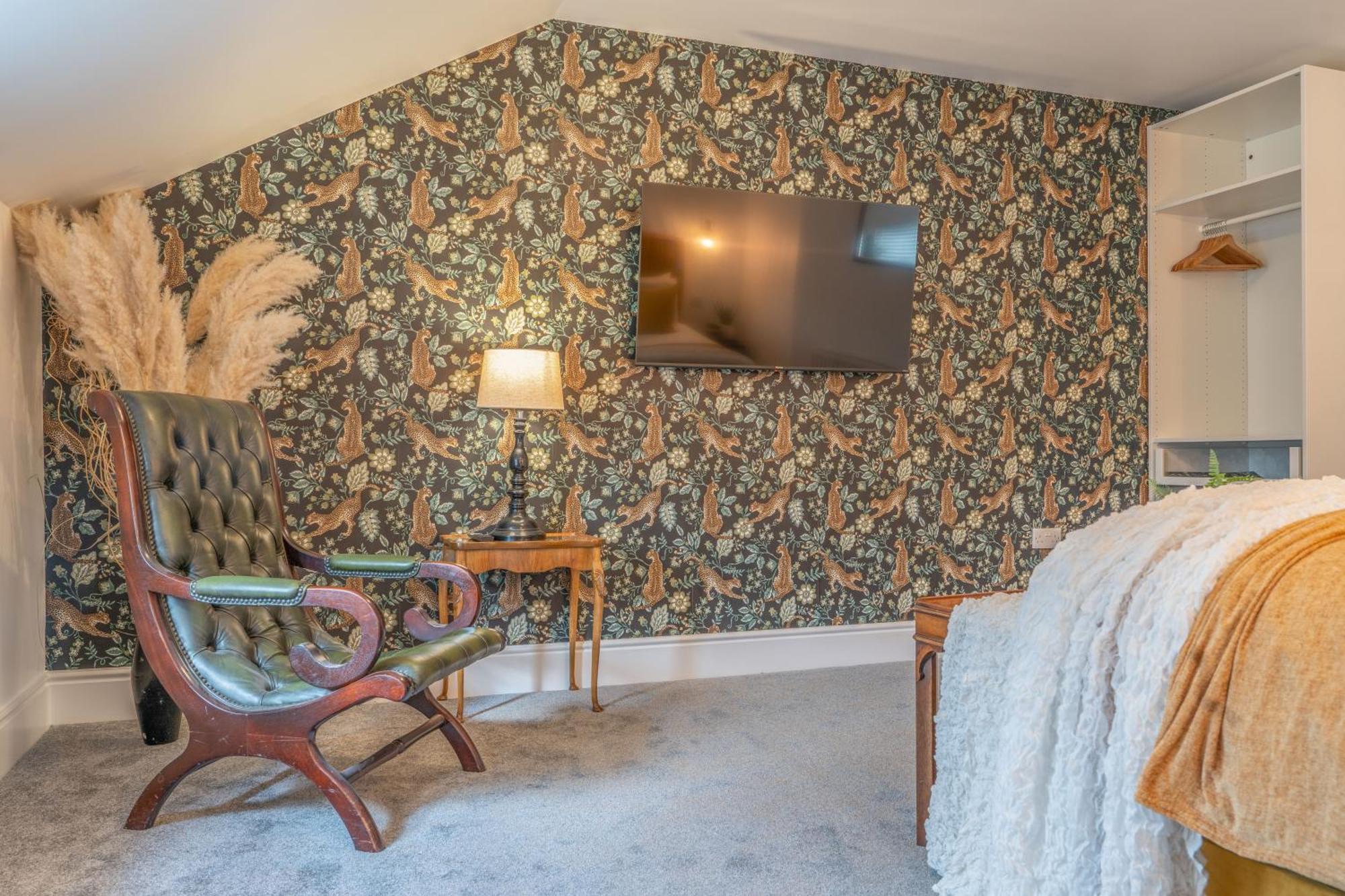 Apartment Gorgeous New 1 Bedroom Penthouse Flat *